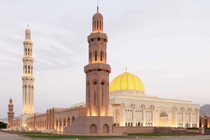 5-Days Private Oman Tour – Mountains, Deserts & Coastline - Day 5: Nizwa Fort, Al Hamra, and Oman’s Grand Canyon