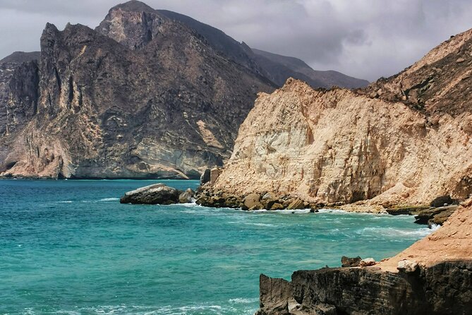 8 Hours of Salalah Best: East & West Private Tour - Wadi Darbat, Salalah’s green change of scenery