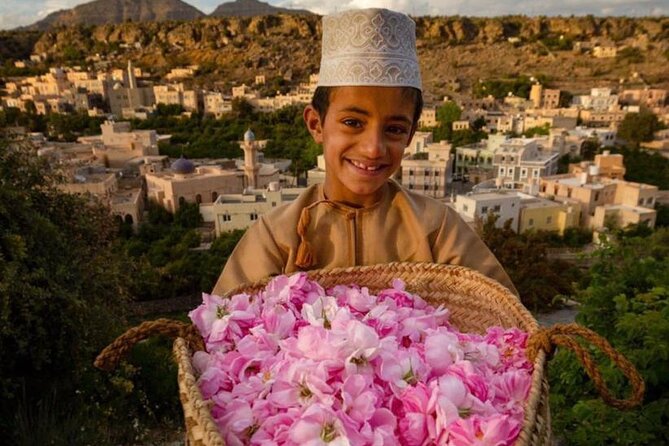 Damascus Roses - Discover the secrets of Al Jabal Al Akhdhar - Walking between villages and meeting local families