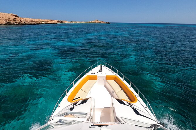 Daymaniyat Islands Snorkeling Sharing Trip - Reaching the island mountain by kayak or on foot