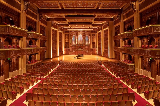 Discover Muscat - Al Alam Palace: a short look at the royal quarter