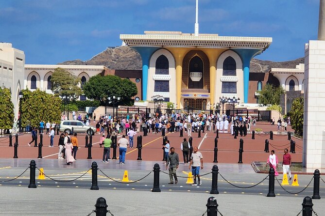 Discover Muscat - Beach time, coffee, and Omani bread