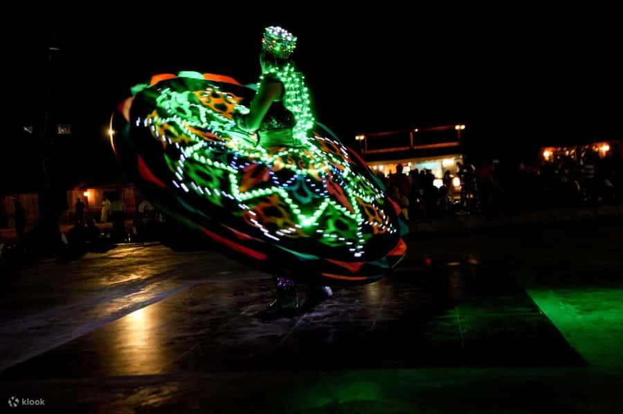 Dubai: Desert Safari with BBQ Dinner - Belly dance, Tanoura, and fire after dark
