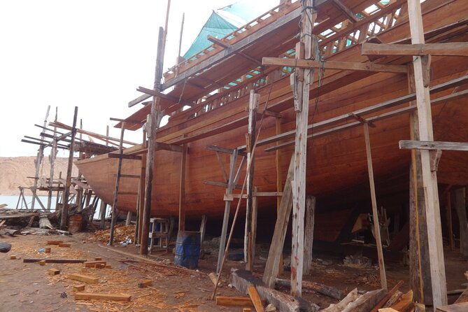 East Coast and Wadi Shab tour - Sur connects wooden boats with coastal Omani life