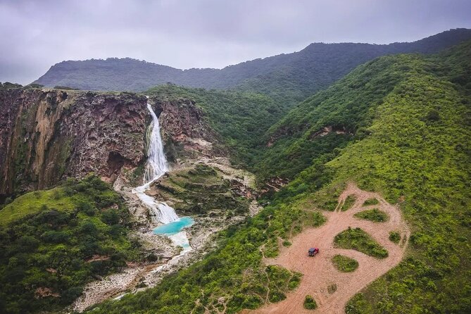 East & West Salalah Combination Tour - Darbat Waterfall, Mughsail - Taqah Beach and the castle’s everyday rooms