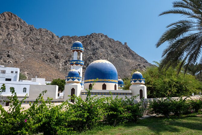 Enjoy a traditional Omani local style tour around Muscat - Qurum Beach for a quieter pause
