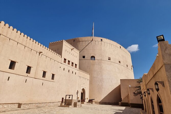 Enjoy the beauty of Fanja, Samail، Izki & Nizwa on a special trip - Leaving Muscat for the heart of Oman