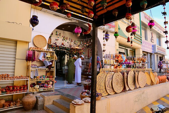 Enjoy the beauty of Fanja, Samail، Izki & Nizwa on a special trip - Birkat Al Mouz, palms and mountain ruins