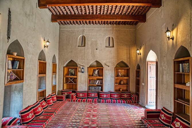 Enjoy the beauty of Fanja, Samail، Izki & Nizwa on a special trip - Nizwa Souq and the old center