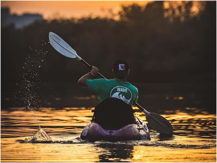 From Muscat: Al Qurum Beach Sunset Kayaking Experience - Why Al Qurum works so well at sunset