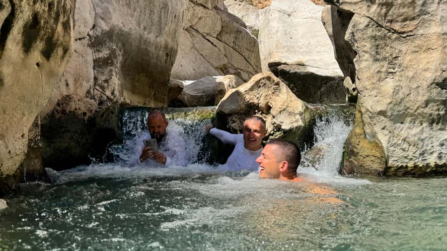 From Muscat: Desert Overnight and Wadi Bani Khalid - Key points to know before booking