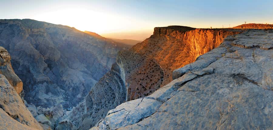 From Muscat: Nizwa & Al Hamra with Jebel Shams Night Stay - Walking through old Al Hamra