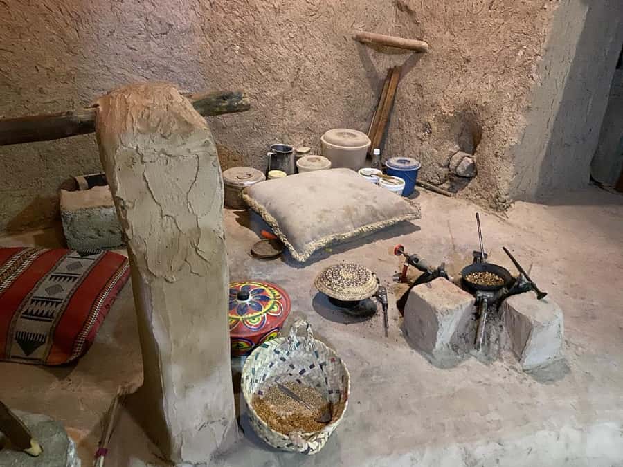 From Muscat: Nizwa & Al Hamra with Jebel Shams Night Stay - Following the falaj at Misfah al Abriyeen