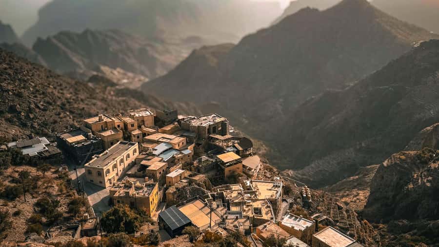 From Muscat: Nizwa and Jebel Akhdar Tour with Lunch - Nizwa Souq: dates, halwa, silver, and daily life
