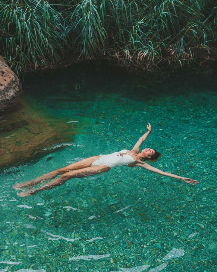 From Muscat:Private Wadi Shab and Bimmah SinkHole Tour - The route through the canyon and gardens