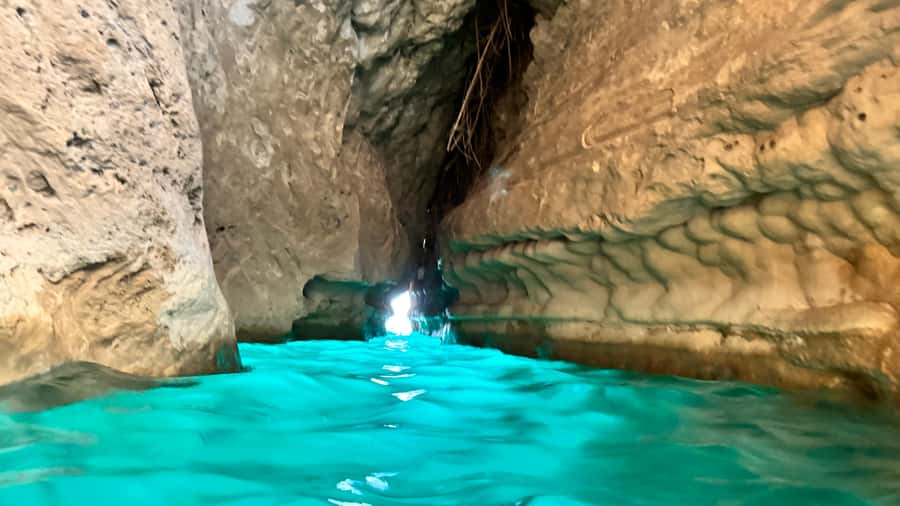From Muscat: Wadi Shab & Bimmah Sinkhole Full-Day Tour - Lunch and the value of a full-day tour