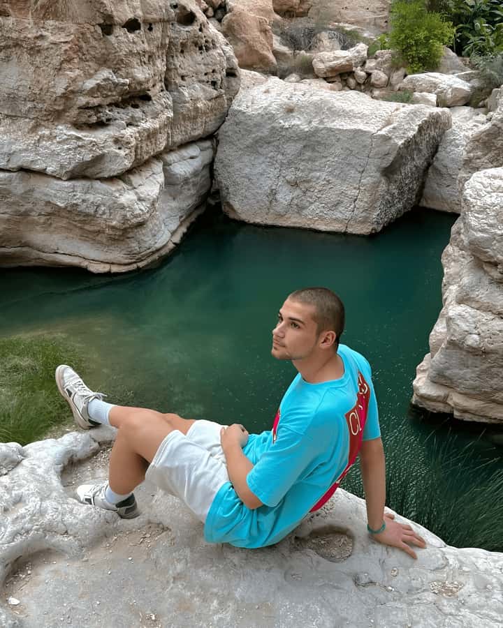 From Muscat: Wadi Shab & Bimmah Sinkhole Full-Day Tour - Guides who make the day easier