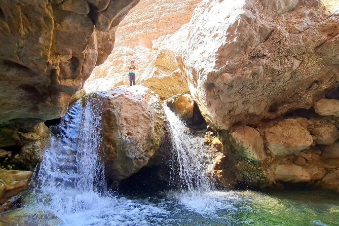 Full-Day Bimmah Sinkhole and Wadi Al Arbeieen Tour - Bimmah Sinkhole adds a dramatic contrast