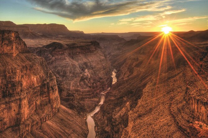 Full-Day Grand Canyon and Nizwa Tour by 4x4 - Wadi Ghul and the climb toward Jebel Shams
