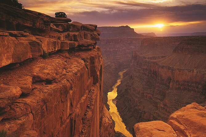 Full-Day Grand Canyon and Nizwa Tour by 4x4 - What the guide adds to the day