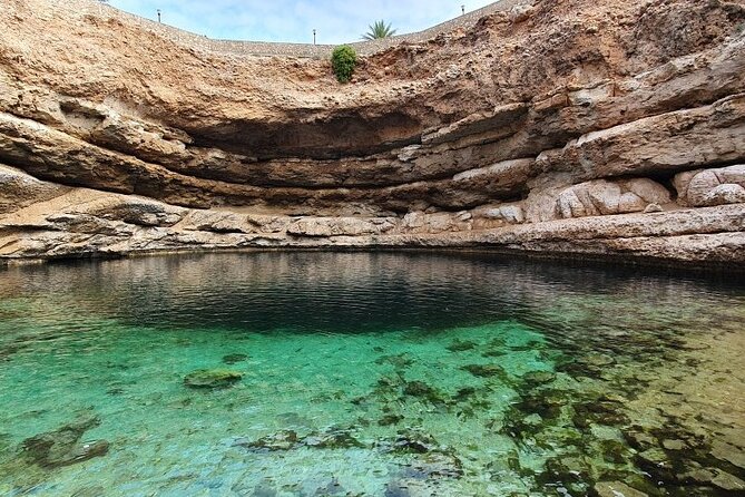 Full Day Group Tour to Wadi Shab Bimmah Sinkhole and Fins Beach - Lunch, timing, and the shape of the day