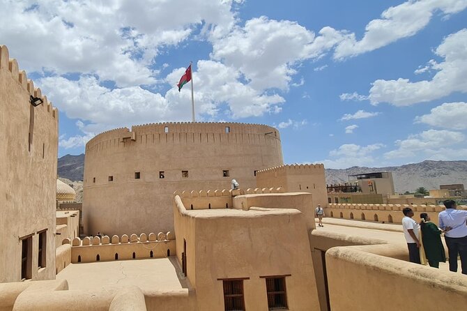 Full-Day Nizwa Fort, Bahla Fort and Jabreen Castle Private Tour - Why this private Nizwa day trip works