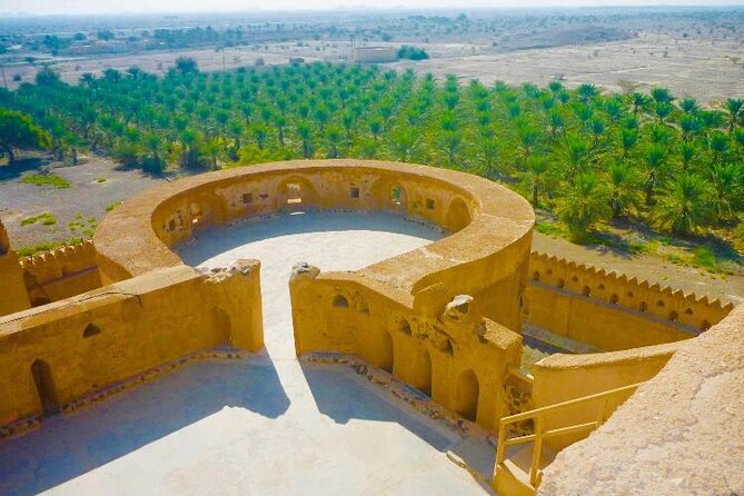 Full-Day Nizwa Fort, Bahla Fort and Jabreen Castle Private Tour - Nizwa Fort and its 24-meter round tower