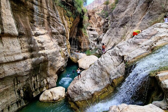 Full-Day Private Wadi Tiwi Adventure - What a private 4WD day changes