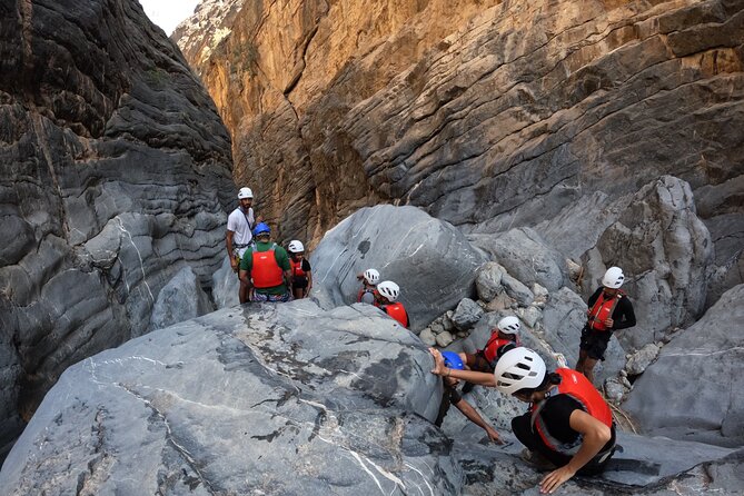 Full Day - Snake Canyon Adventure Tour in Jebel Shams region - What your guide adds to the experience