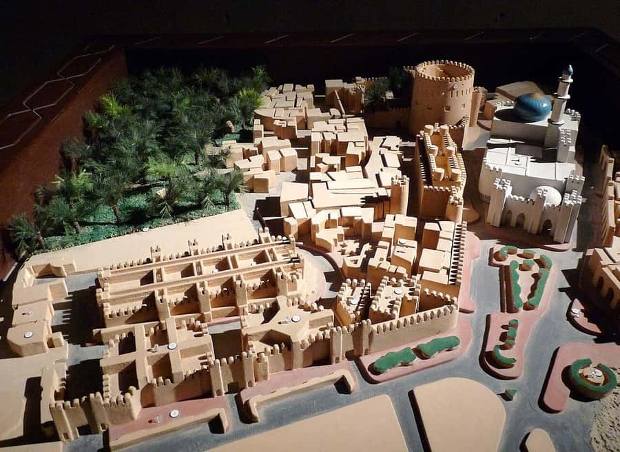 Full-Day Tour in Oman: Enchanting Forts of Nizwa and Jabreen - Nizwa Souq and the everyday side of the city