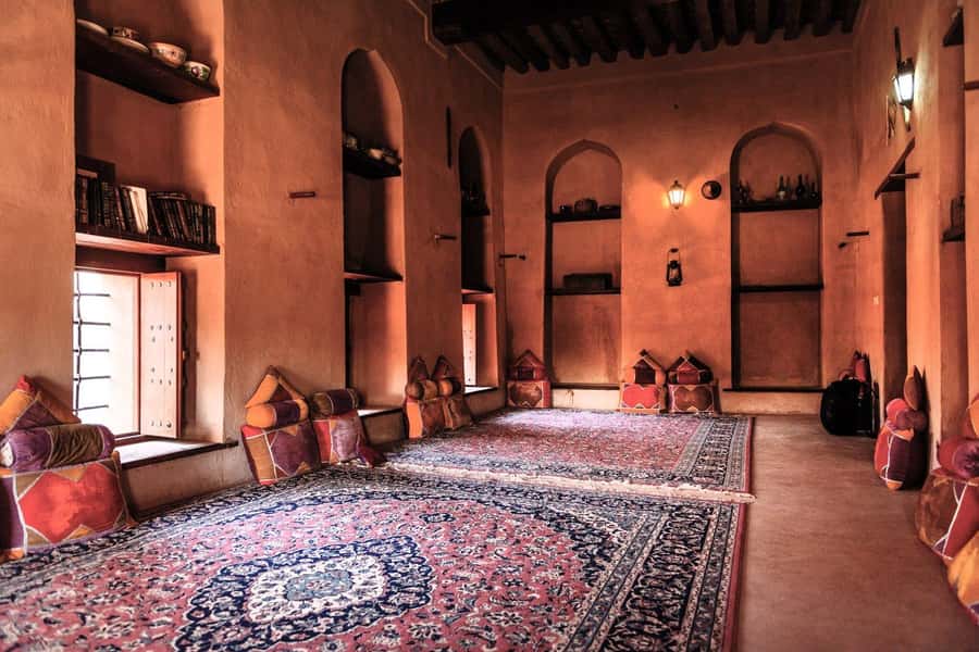 Full-Day Tour in Oman: Enchanting Forts of Nizwa and Jabreen - Practical advice for the forts and souq