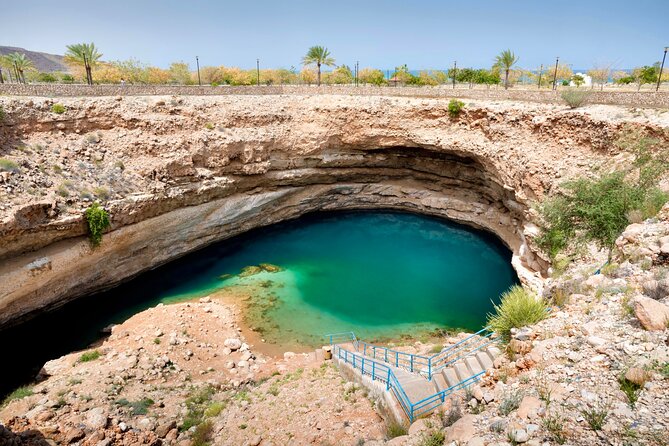 Full Day Tour in Wadi Shab - Tiwi Sunrise and the lunch pause