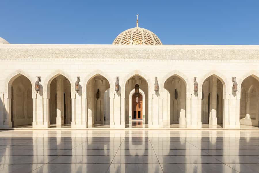 Guided Walking Tour of Sultan Qaboos Grand Mosque in Muscat - Calligraphy, tilework, and the women’s prayer hall