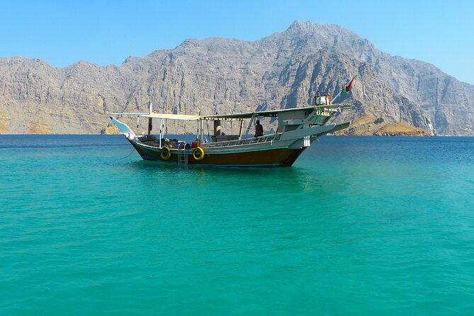 Half Day Dhow cruise to Telegraph Island (Shore excursions) - What the crew and onboard service add