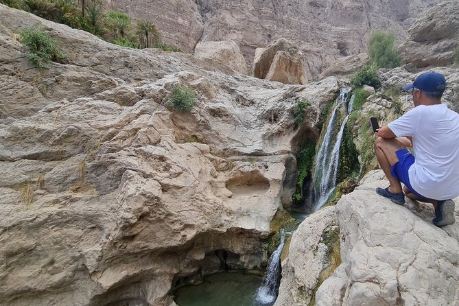 Hidden Gems of Oman: Sinkhole, Fins Beach & Wadi Tiwi Adventure - What the private 4WD setup means for you