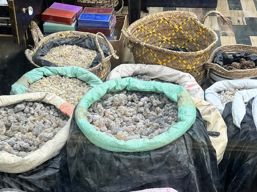 Historical Salalah City Tour with Culture, Food & Shopping - Guides, transport, and the pace of the day