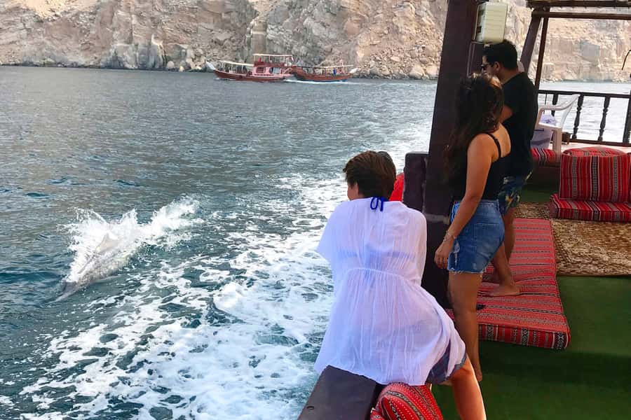 Khasab: Dolphin Watching Day Tour with Snorkeling & Lunch - Lunch on the dhow, with more than just a sandwich