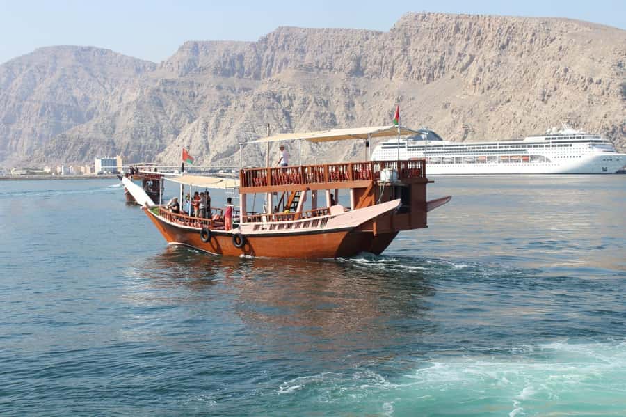 Khasab: Half-Day Dhow Cruise, Dolphin Watching, & Snorkeling - Drinks, fruit, and the ride back