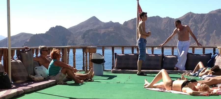 Musandam Khasab Full-Day Cruise with Transfers & Lunch - The second swim and the afternoon return