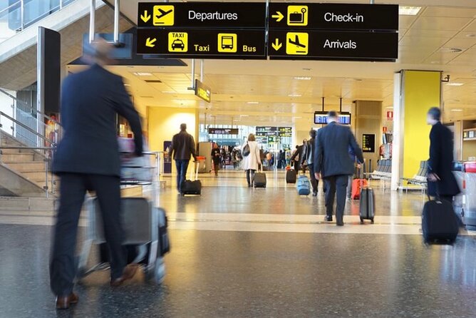 Muscat: Airport Private Transfer to/from all Muscat Hotels - The ride to your Muscat hotel