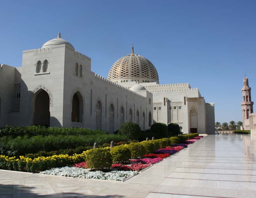 Muscat: Budget Friendly City Tour - Sultan Qaboos Grand Mosque: the essential first stop