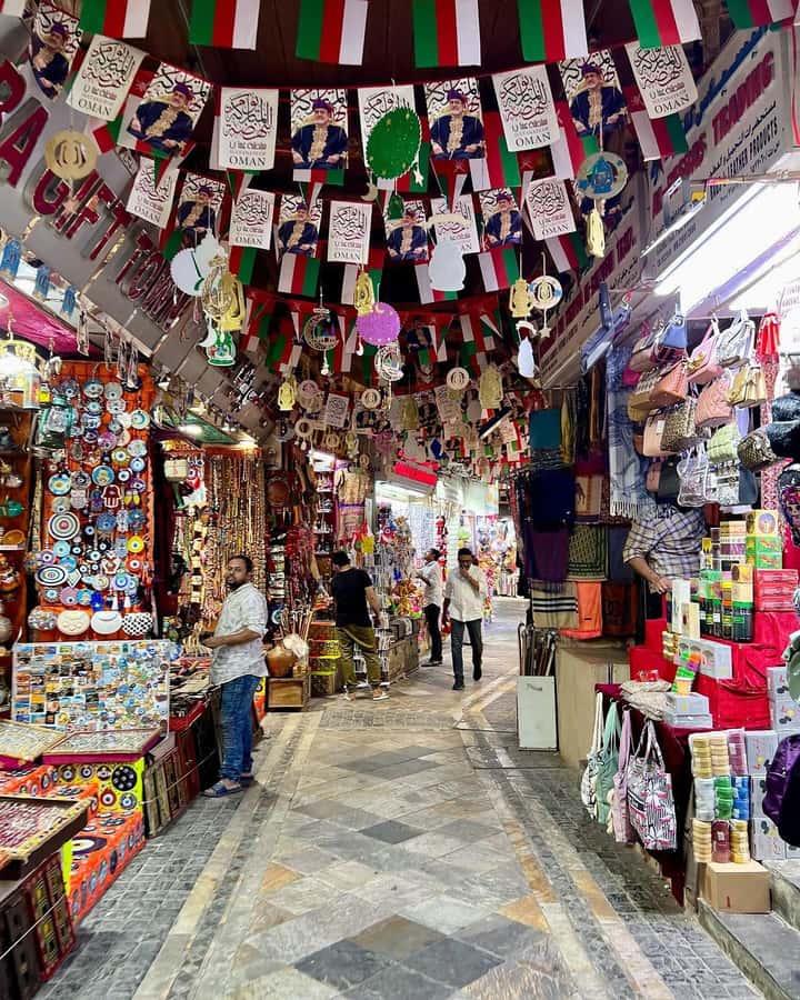 Muscat City Tour and life with Omani Guy ( luxury car). - Key points to know before booking