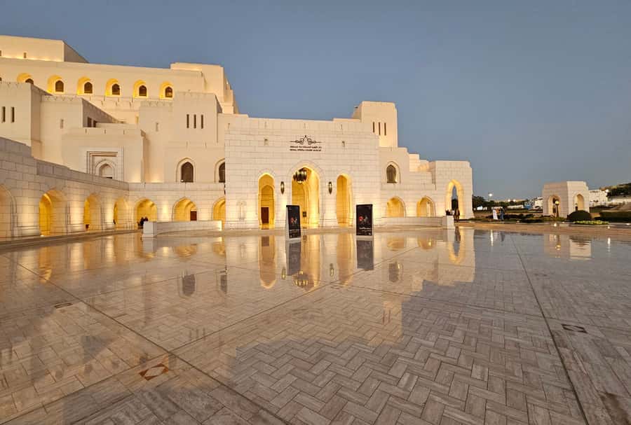 Muscat City Tour: Discover Oman's Capital in Half a Day - Muttrah Souk: the place to browse, smell, and slow down