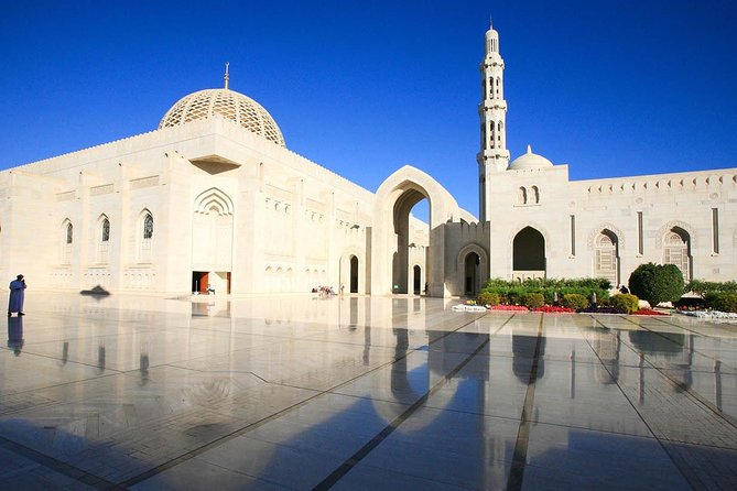 Muscat City Tour frensh or Italien Guide - Starting at Sultan Qaboos Grand Mosque before 11:00