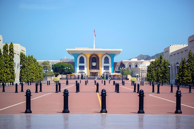 Muscat City Tour Full Day - Private Guided Tour from Muscat - Shopping and strolling at Mutrah Souq