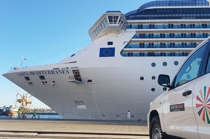 Muscat City Tour Half Day - What the private vehicle and guide add