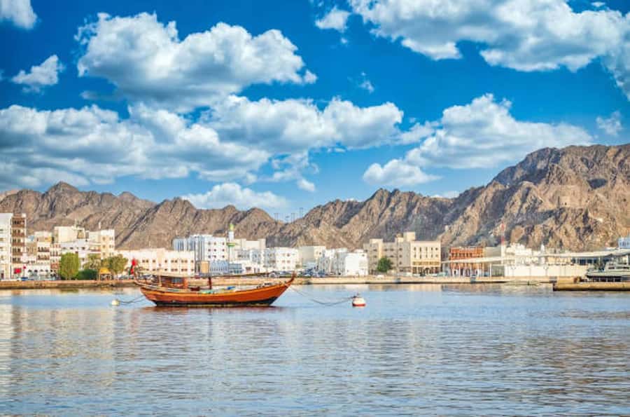 muscat city tour with pick up SMALL GROUP 7 PEOPLE MAX - Muttrah Souk, frankincense, and friendly bargaining