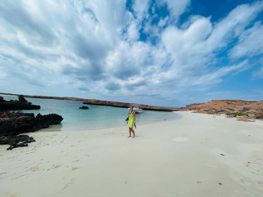 Muscat: Daymaniat Islands Snorkeling Trip with Brunch - The island stop and the seasonal beach rule