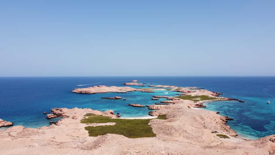 Muscat: Daymaniyat Island Scuba Dive 2 locations + BBQ Lunch - Who should book this outing