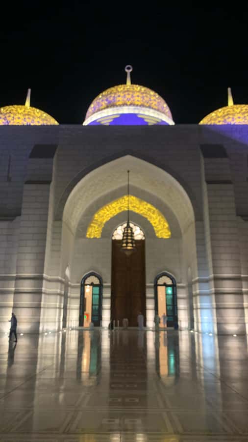 Muscat: Evening Group City Guided Tour with Free Dinner - Al Alam Palace and Muscat’s old forts